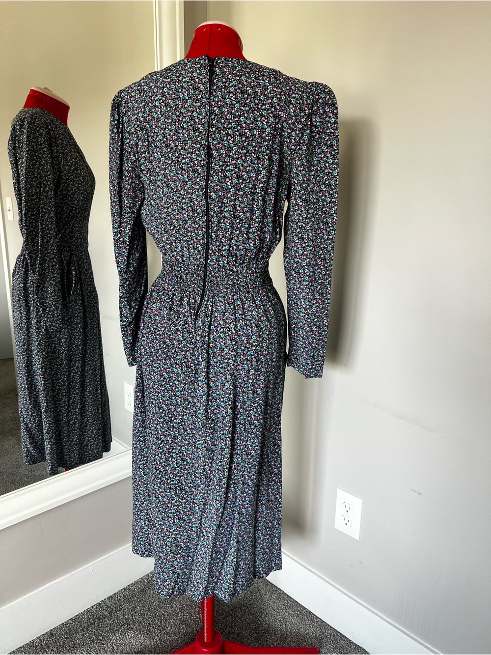 Vintage-Inspired Floral Midi Dress in Black and Multicolor - Picture 7 of 12